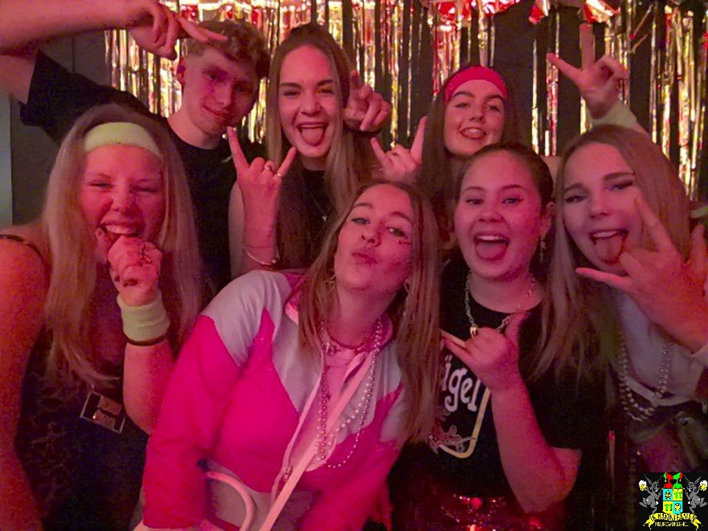 ../Images/Jeugd Opwarmbal Photobooth 027.jpg